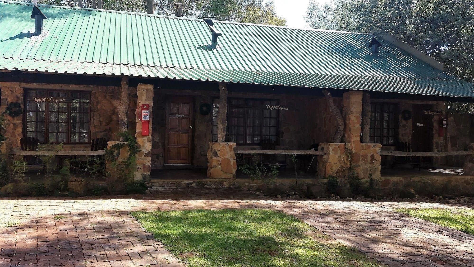 Hôtel Kliphuisjes à Dullstroom Extérieur photo